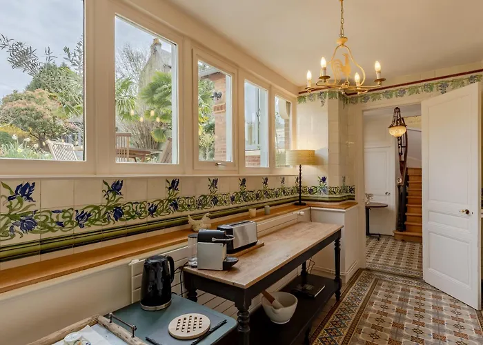 Villa Jane'laur Magnificent Mansion With Garden 11 P *