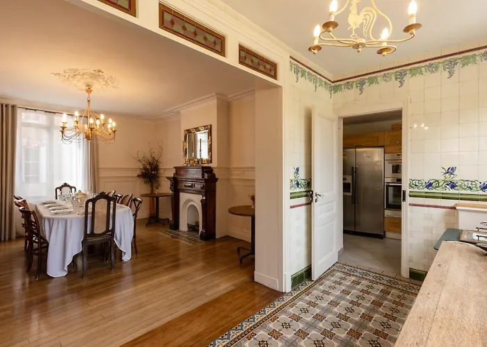 Jane'laur Magnificent Mansion With Garden 11 P